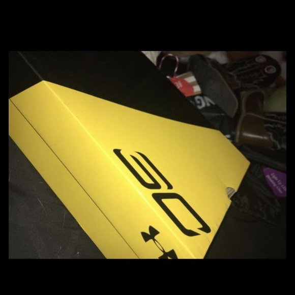 Stephen Curry 2.5 under armor basketball shoes - Picture 3 of 4